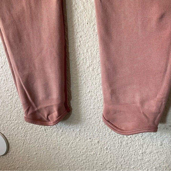 Gymshark Studio Leggings Women’s 28” Waist Pink Mandala Detail Print Activewear - Picture 4 of 12